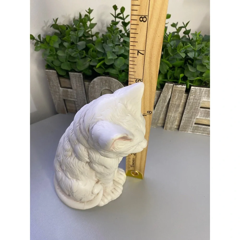 Vintage White Ceramic Sitting Cat Figurine Kitten Statue Home Decor Accent Shelf